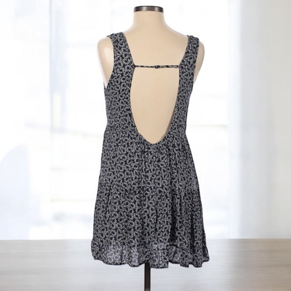 Blu Pepper Open Back Dress l SIZE M - Picture 3 of 6